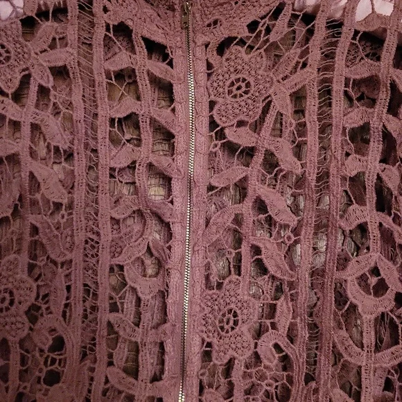 Unique Piece Feminine Boho Crochet Lace Bell Sleeve Top  M - Picture 3 of 7